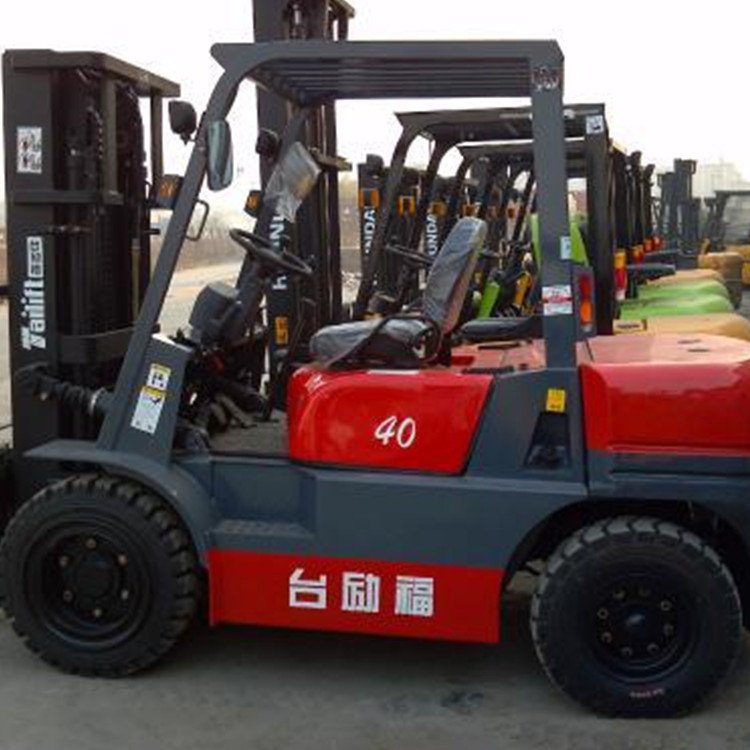 佛山顺德区家具厂叉车出租，搬运重型木材需要几吨车？